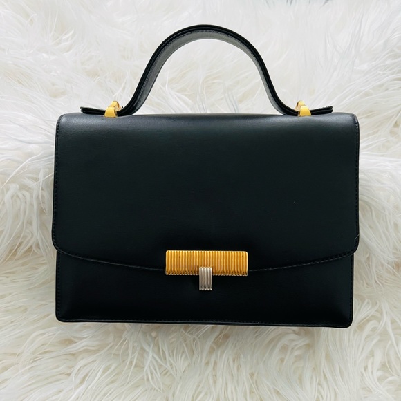 Koret Handbags - koret Vintage leather bag.